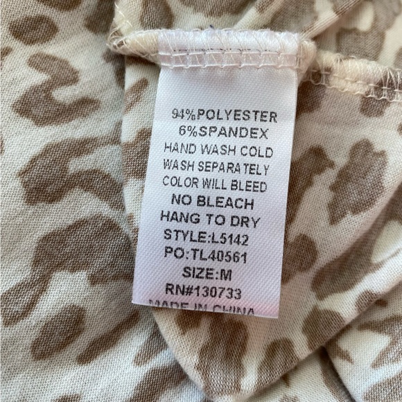 Umgee Leopard Blouse with Floral Embroidery Women’s Size Medium - Picture 8 of 9